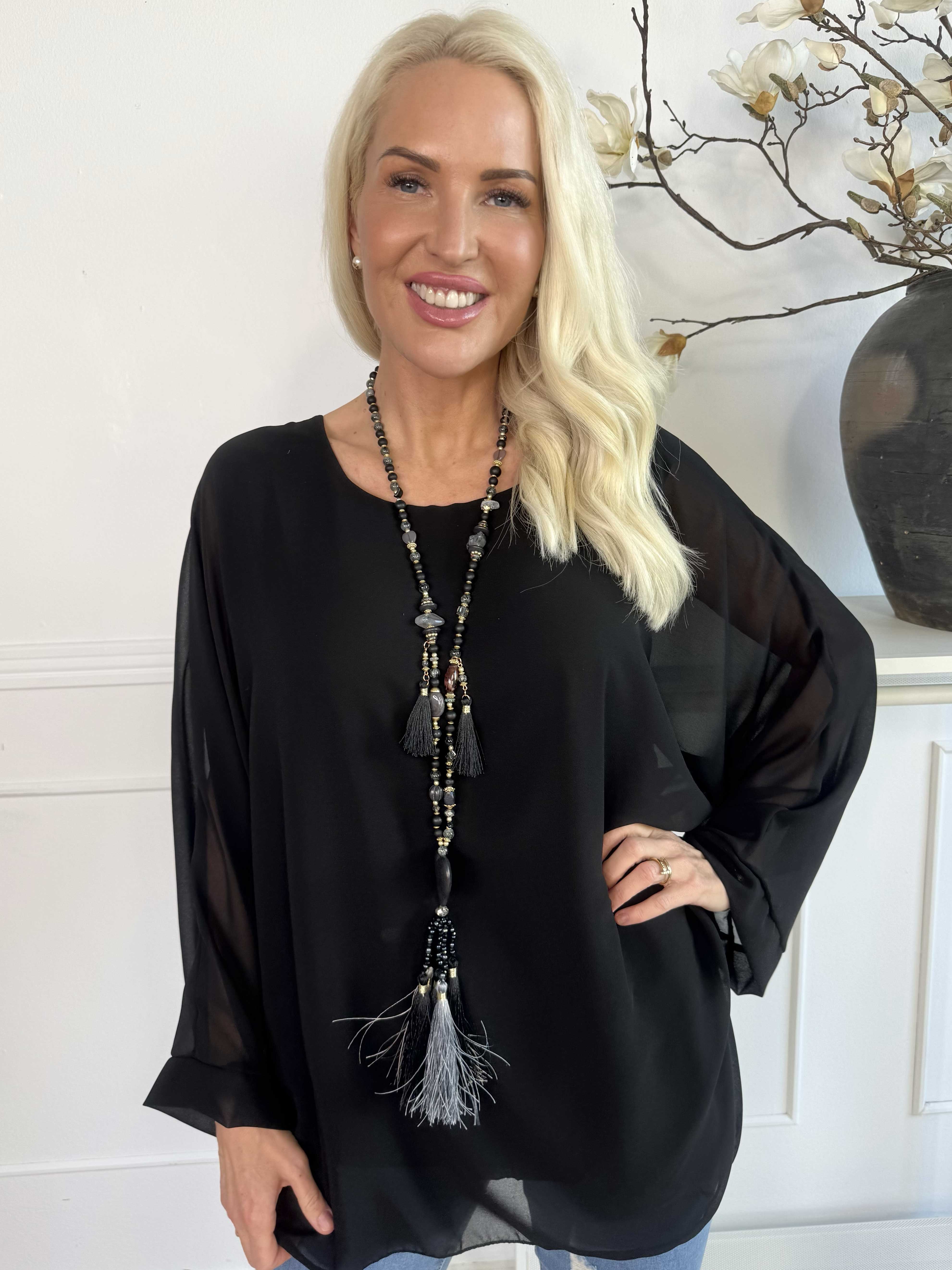 Flores - Tunika med chiffonglager och halvgenomskinliga ärmar